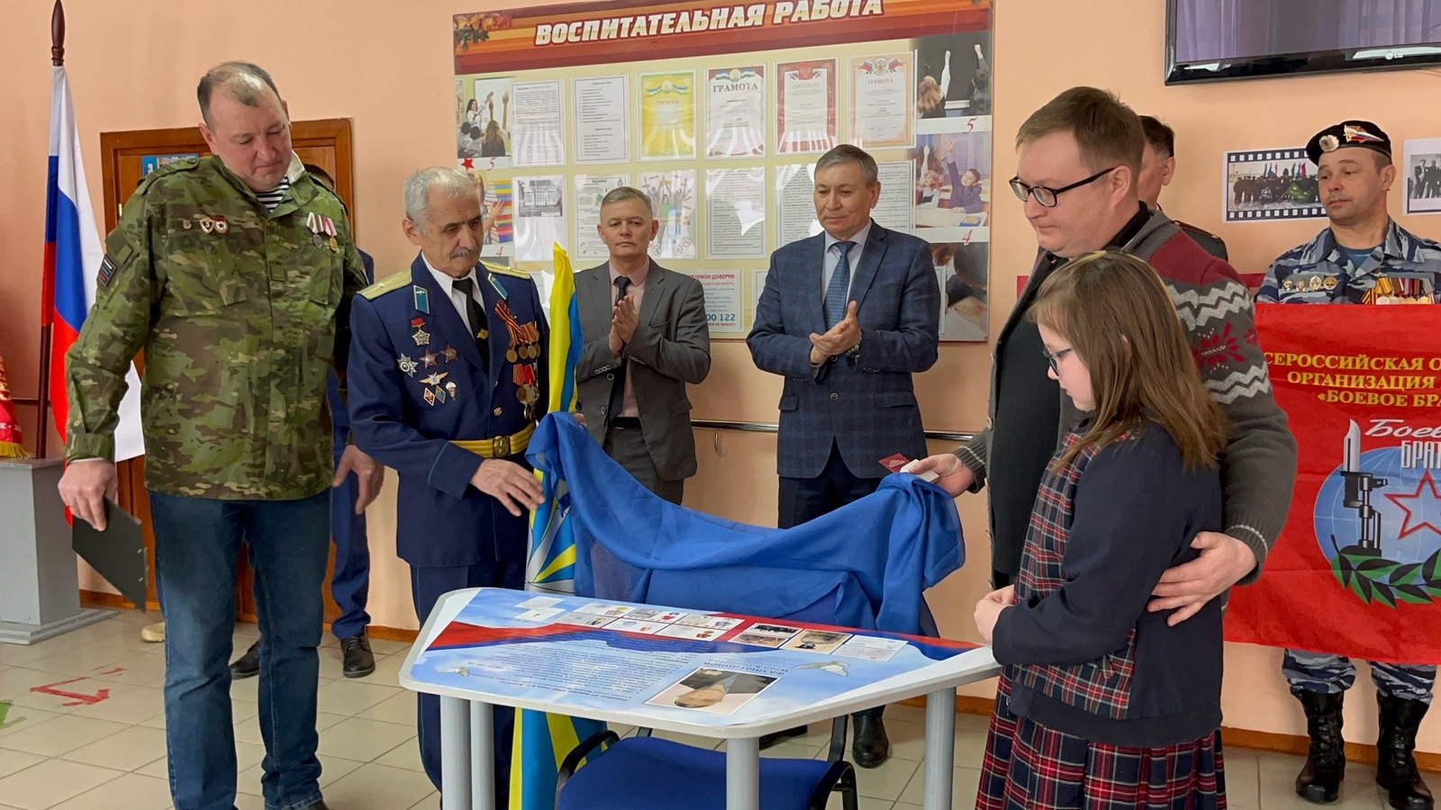В Гимназии №2 села Бураево состоялось торжественное открытие «Парты Героя»
