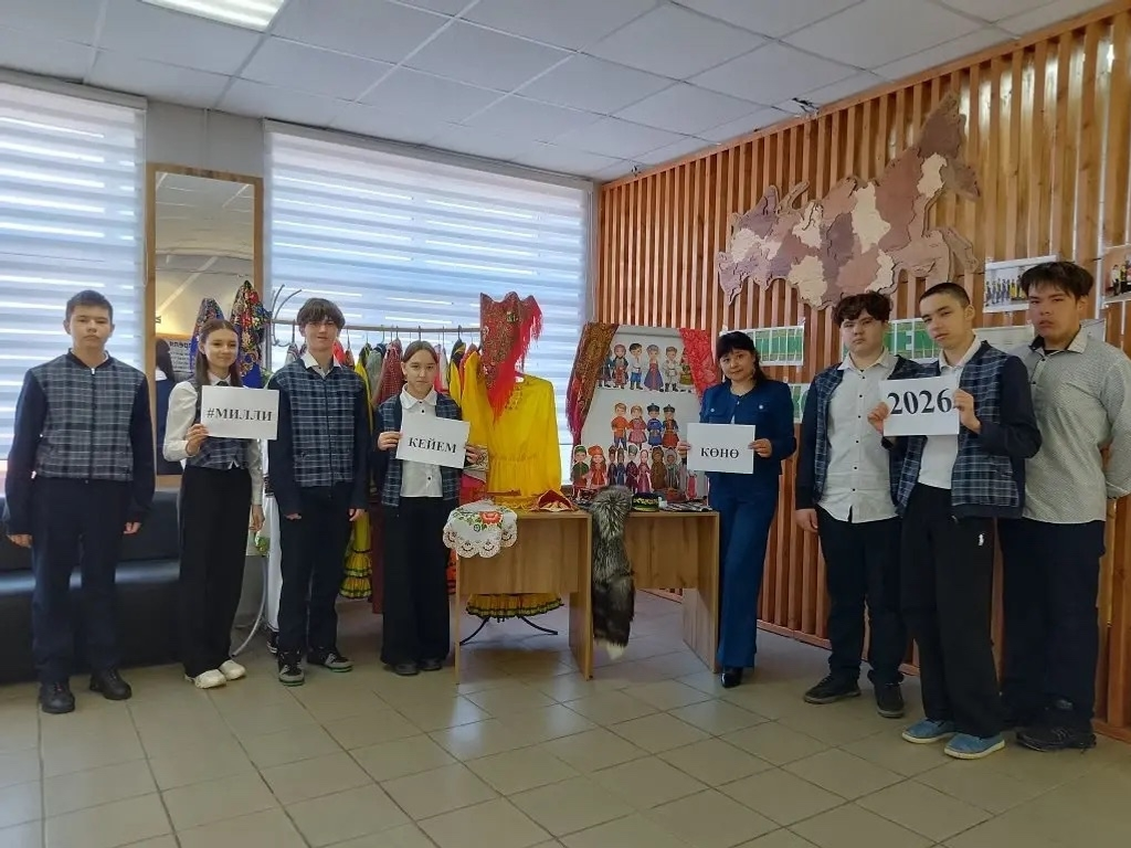 Икенче гимназия  милли киемнәр көнен бәйрәм итүгә кушылды