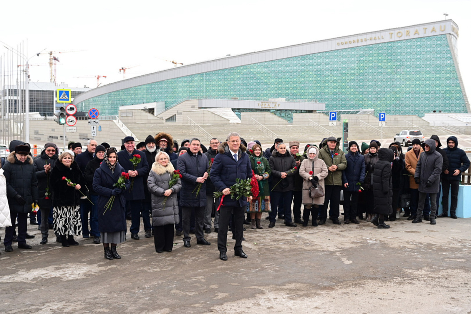 Участники конференции к 30-летию Всемирного курултая башкир возложили цветы
