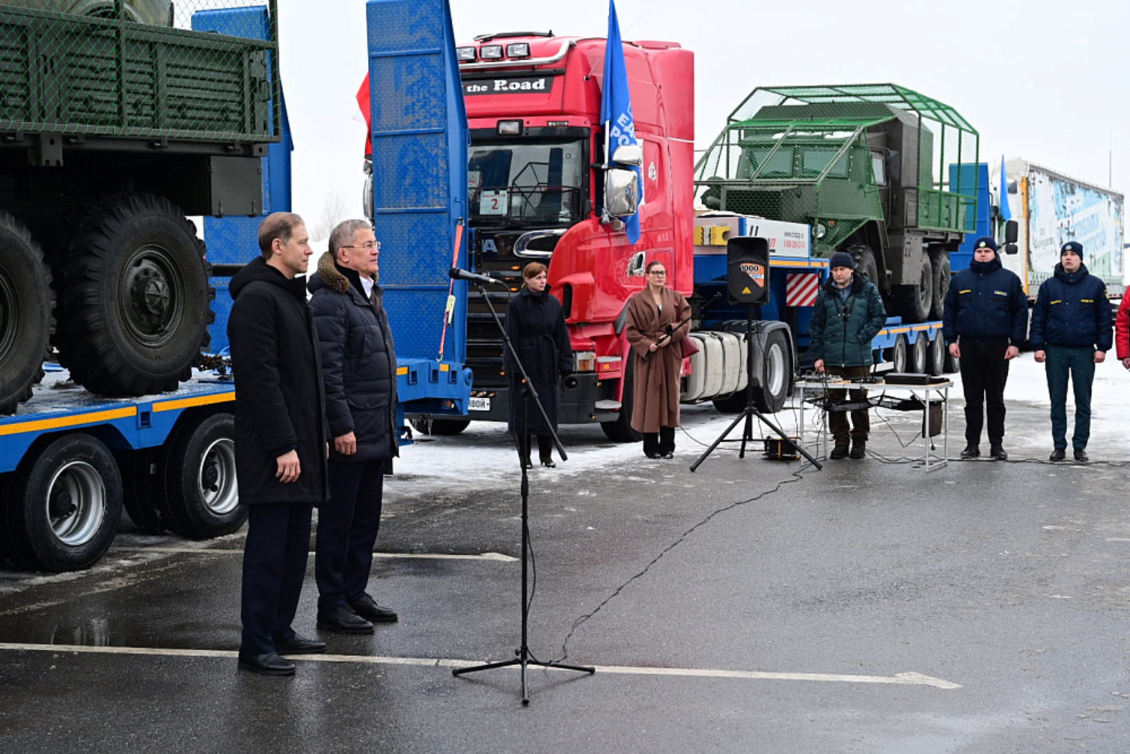 Денис Мантуров и Радий Хабиров приняли участие в отправке колонны