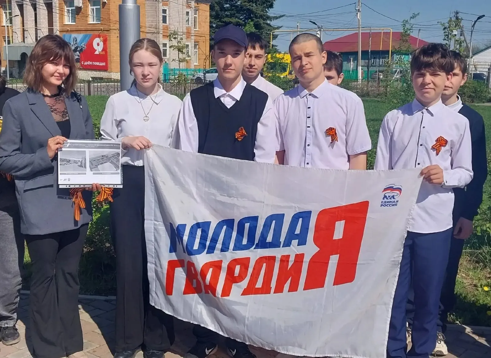 Волонтеры продолжают сбор голосов за благоустройство территории торговой площади