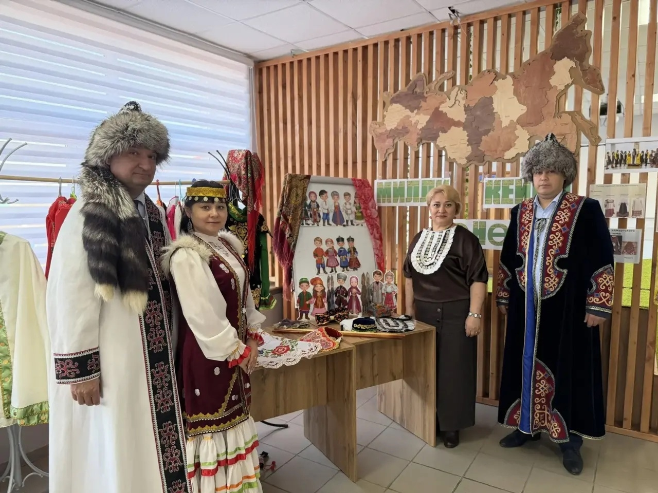 Икенче гимназия  милли киемнәр көнен бәйрәм итүгә кушылды