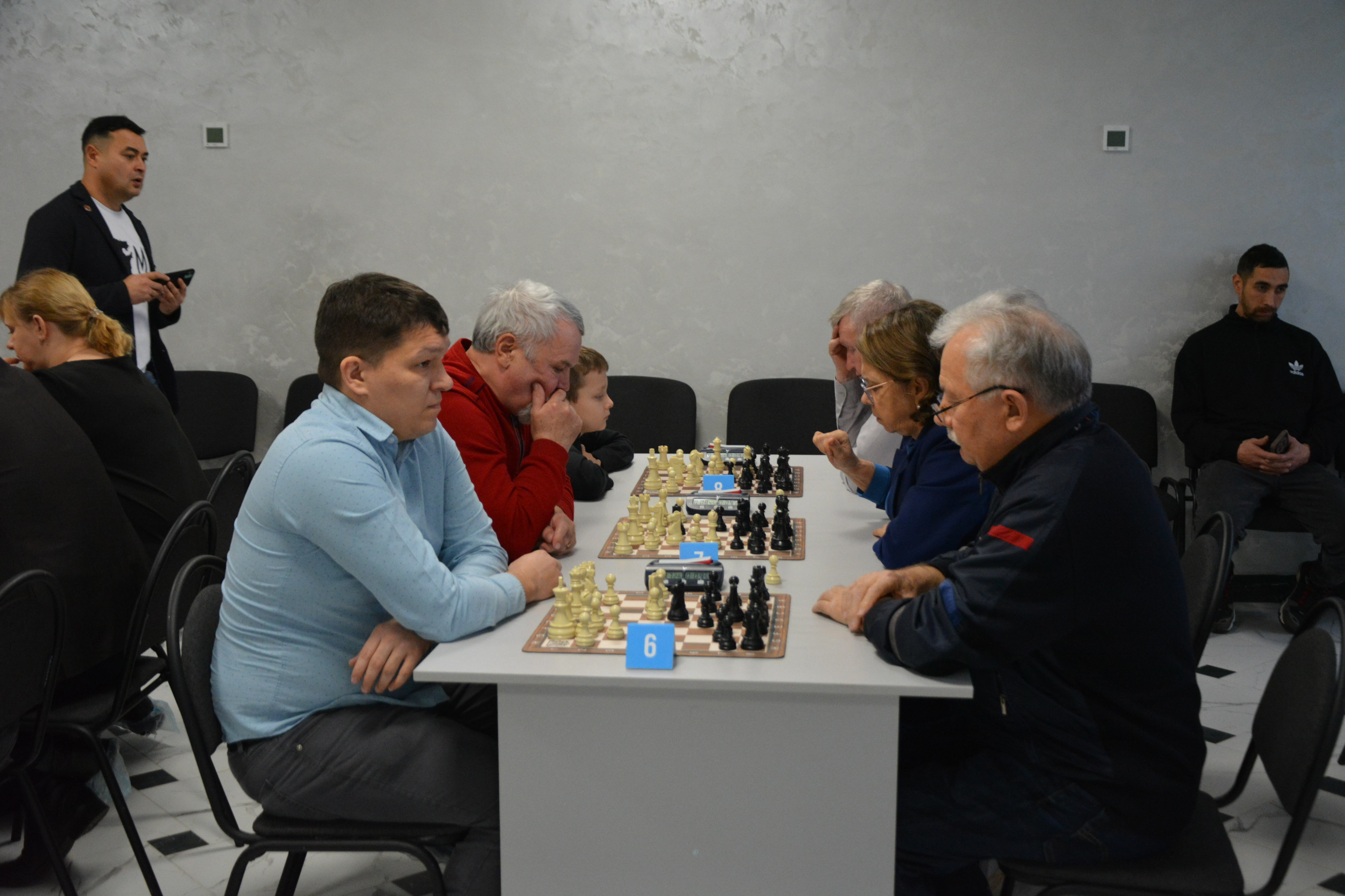 В Бураево начался Чемпионат по быстрым шахматам