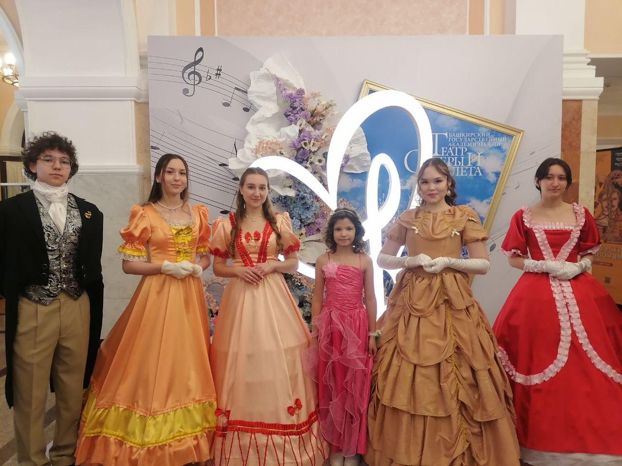 Нәни принцессалар балга җыелды