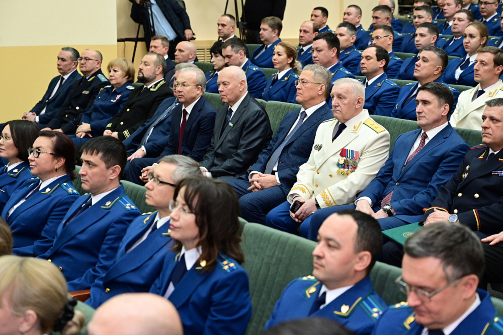 Радий Хабиров поздравил работников прокуратуры с профессиональным праздником