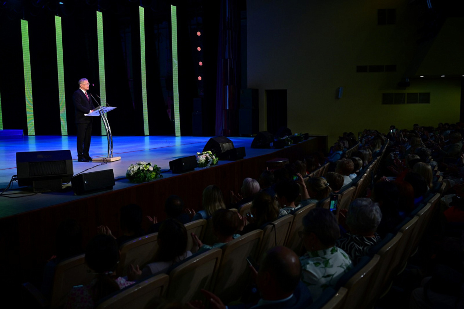 Радий Хабиров поздравил социальных работников Башкортостана