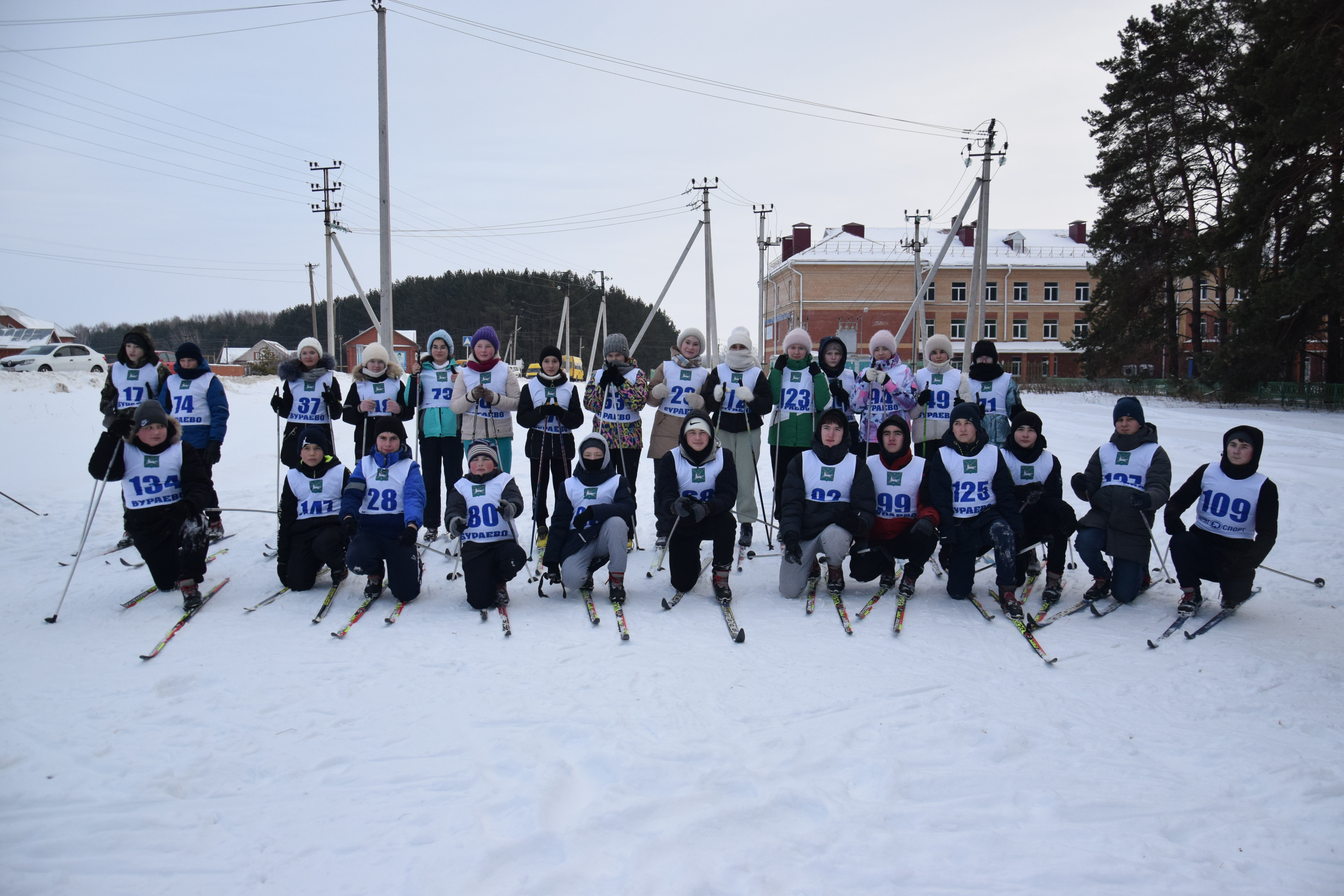В Бураево прошли соревнования по лыжным гонкам среди школьников «Лыжня румяных»