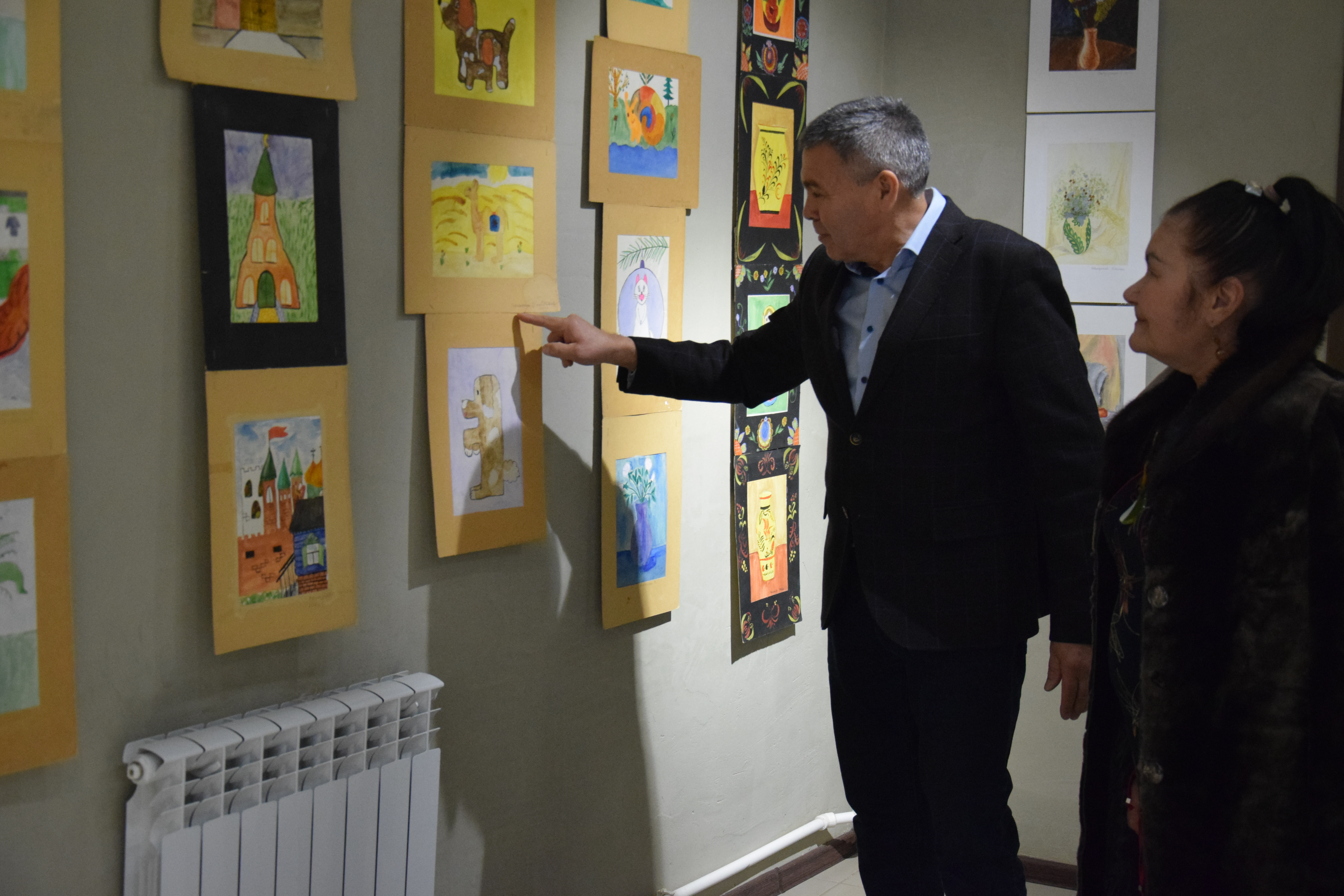 В Бураево состоялось открытие выставки «Штрихи времени»