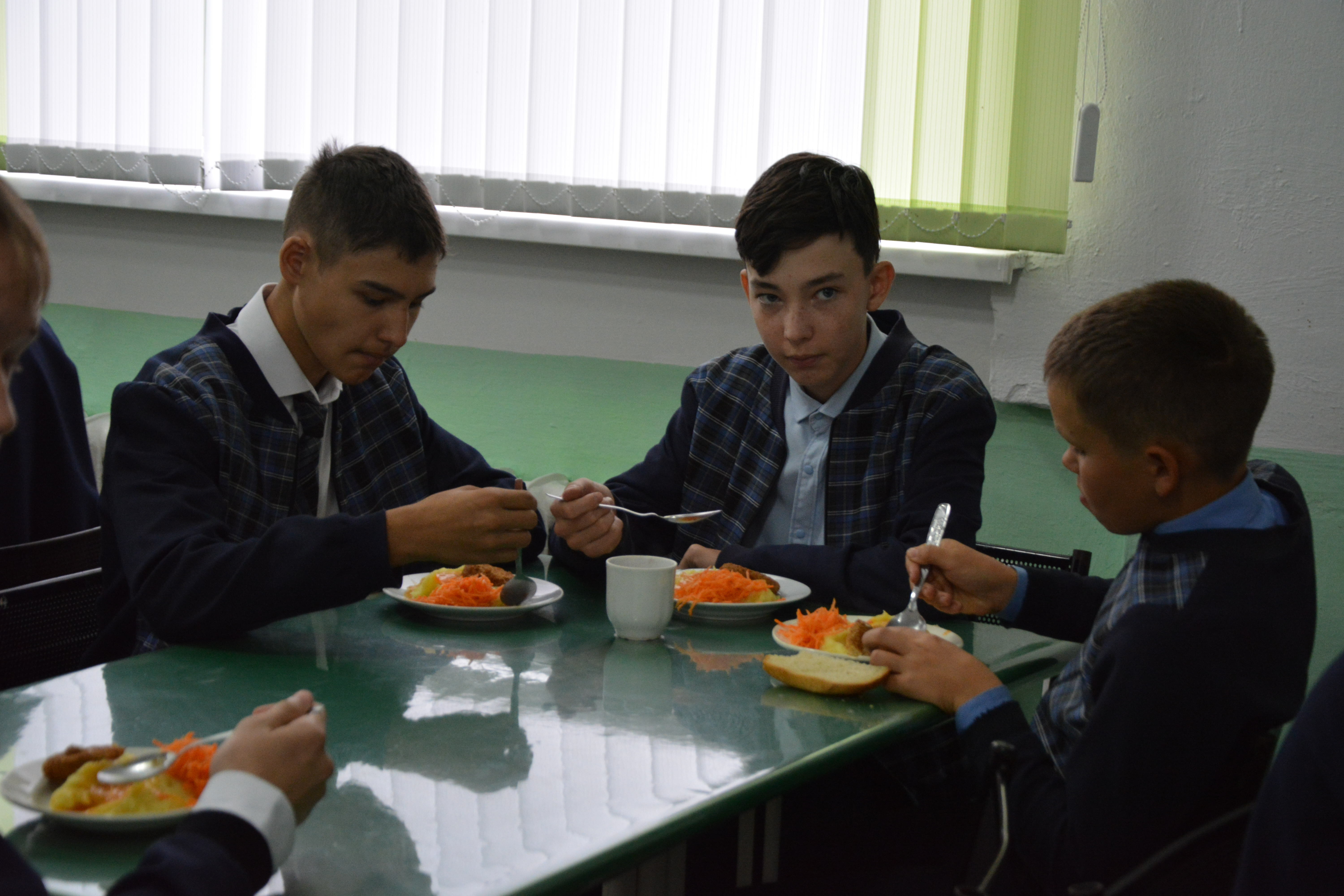 Мәктәптә туклану игътибар үзәгендә