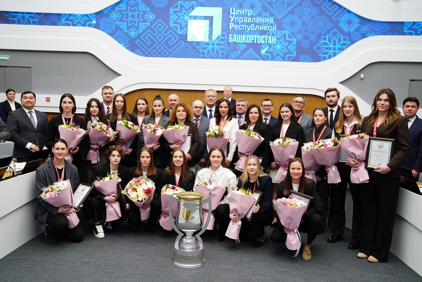 Радий Хабиров поздравил команду «Агидель» с победой