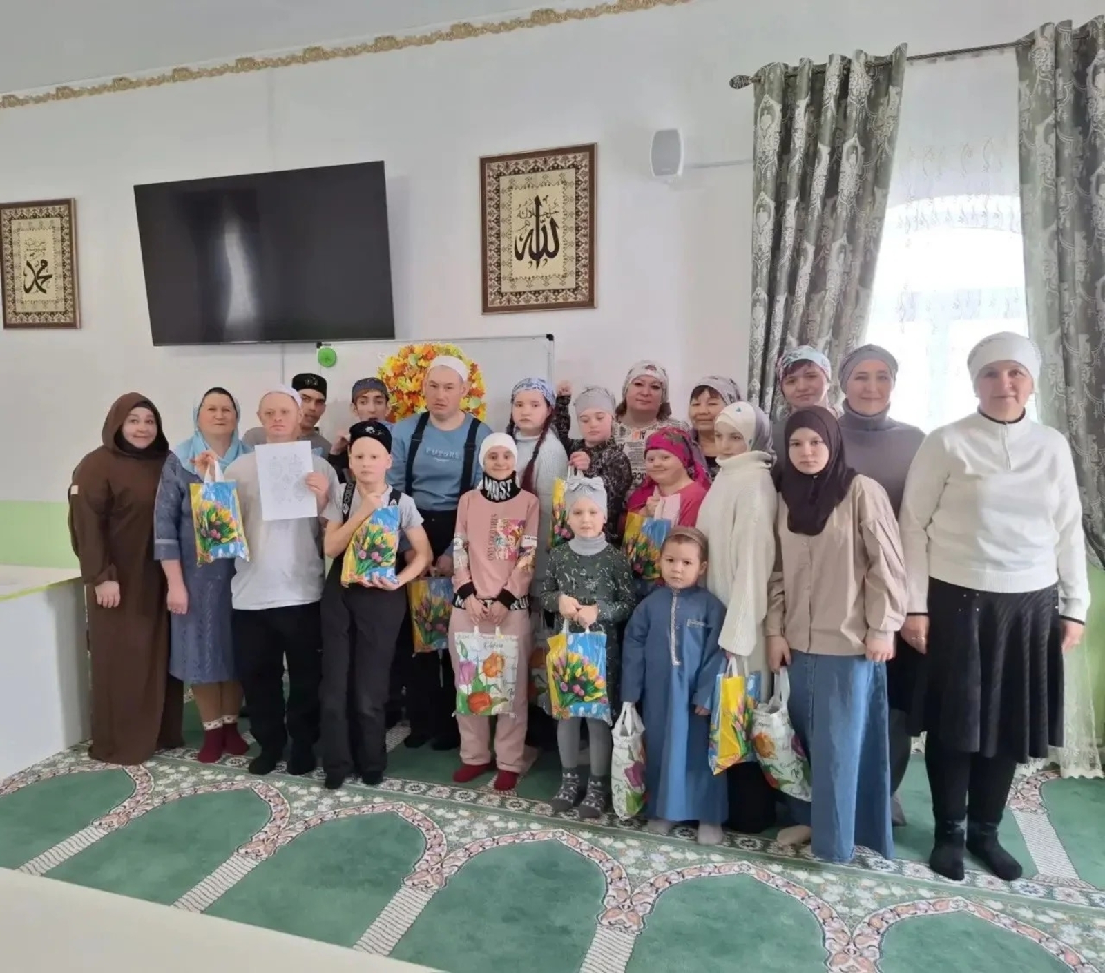 Для детей из центра «Солнечный лучик» провели праздник в преддверии Рамадана