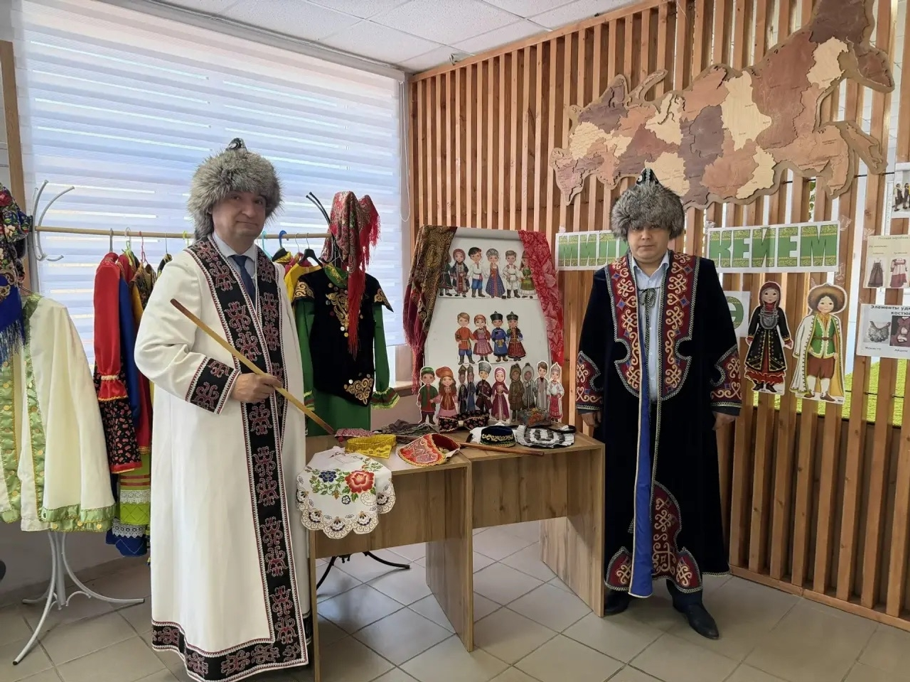 Икенче гимназия  милли киемнәр көнен бәйрәм итүгә кушылды