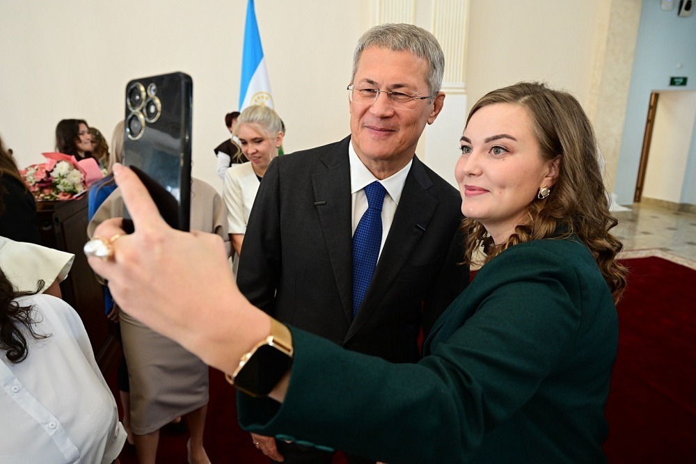 Радий Хабиров вручил гранты воспитателям: «Вы раскрываете таланты малышей!»